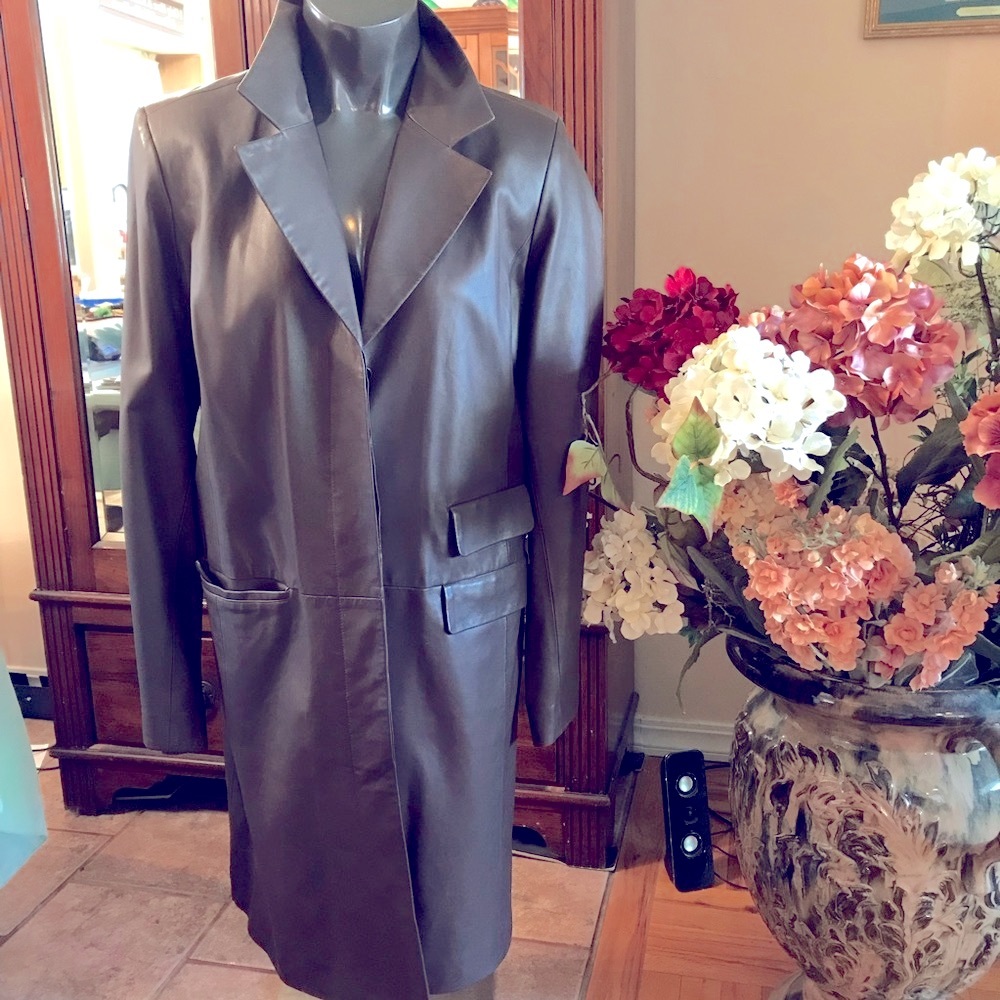 Lambskin leather coat designed in France, professional distinguish awesome